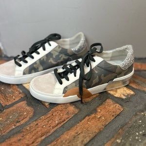 dolce vita zina camo sneakers